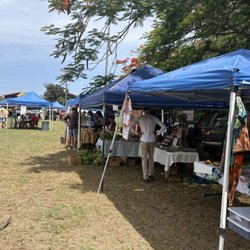 Aguadilla Farmers Market - Varias carpas
