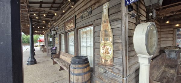 Brooks Shaw's Old Country Store by null