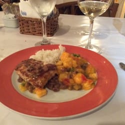 Skinna Restaurante - Sea bass on a bed of "bananas moqueca."