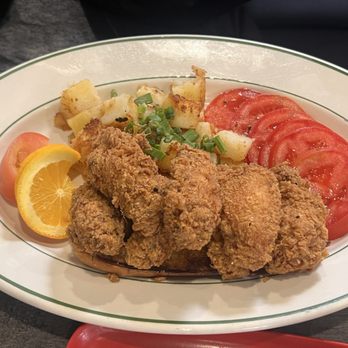 Flavor Table - Fried chicken wings, potatoes and tomatoes. - Cajun/Creole Near Me - Los Angeles, California Flavor Table - Fried chicken wings, potatoes and tomatoes. - Cajun/Creole Near Me - Los Angeles, California