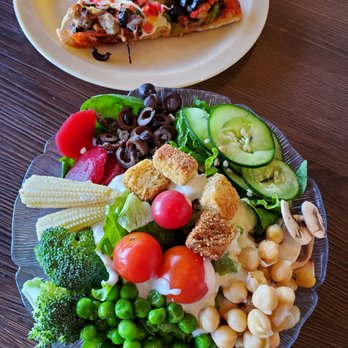 Mountain Mike's Pizza - Excellent Salad & Pizza All-You-Can-Eat Lunch Buffet -- 11 AM - 2 PM. - Pizza Near Me - Atascadero, California