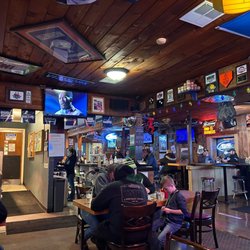 The Hideaway Sports Pub & Eatery - Always busy so you know it's good!