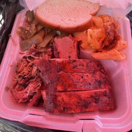 2 meat plate... Pulled pork, ribs, green beans,Mac and cheese