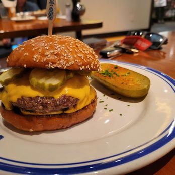 Hudson House - $10 Happy Hour Cheeseburger - American Near Me - Dallas, Texas