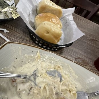 Roma Italian Bistro - Chicken Alfredo and rolls - Italian Near Me - Ruston, Louisiana Roma Italian Bistro - Chicken Alfredo and rolls - Italian Near Me - Ruston, Louisiana