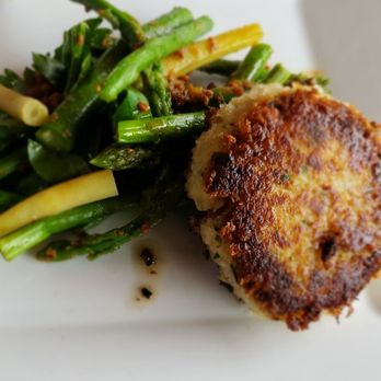 Ray's Café - Crab cakes - Seafood Near Me - Seattle, Washington Ray's Café - Crab cakes - Seafood Near Me - Seattle, Washington
