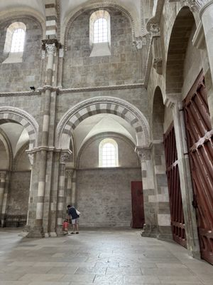 Basilique de Vézelay by null