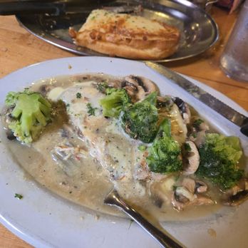 Rich & Charlie's - Low carb Chicken Emil, this has broccoli & mushrooms in an olive oil, butter, garlic sauce! - Pizza Near Me - Saint Louis, Missouri Rich & Charlie's - Low carb Chicken Emil, this has broccoli & mushrooms in an olive oil, butter, garlic sauce! - Pizza Near Me - Saint Louis, Missouri