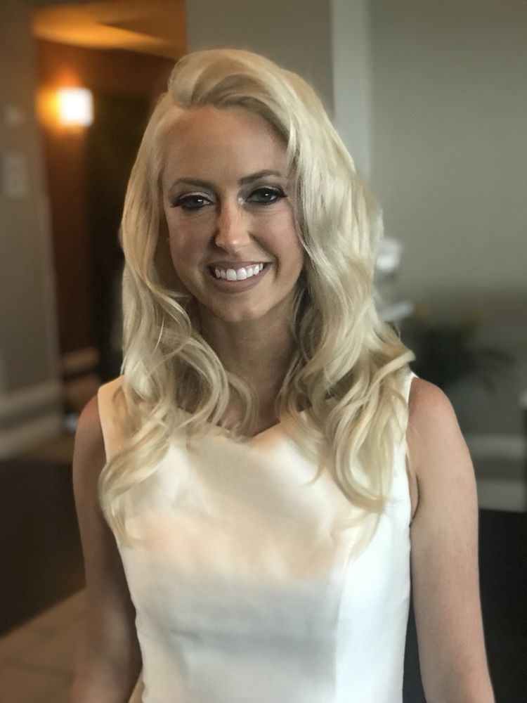 Door4 Salon & Dry Bar Logo