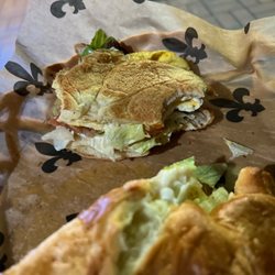 Egg and bacon croissant