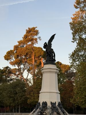 Great Pond of El Retiro by null