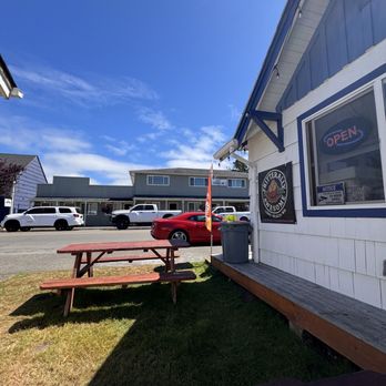 Fritterally Awesome - Outside seating area - Breakfast & Brunch Near Me - Long Beach, Washington Fritterally Awesome - Outside seating area - Breakfast & Brunch Near Me - Long Beach, Washington