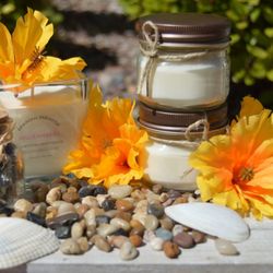 Kellie Kandles - Hawaiian Paradise in 12 oz cube jar and 4 oz jars. The tropical fragrance of the Hawaiian Islands.