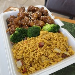 Hong Kong Restaurant - Sesame chicken with pork fried rice