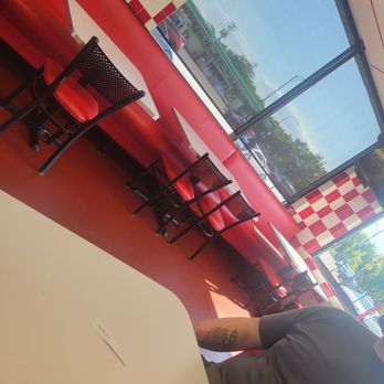 Wolfy's - Dining area - Hot Dogs Near Me - Chicago, Illinois