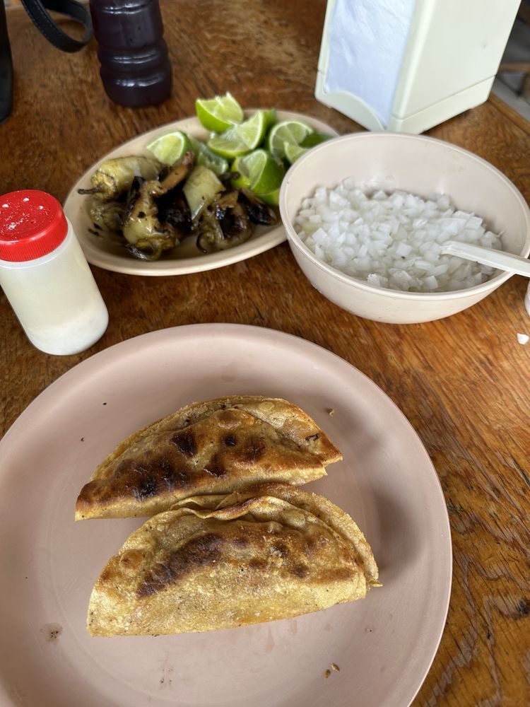 TACOS DE BARBACOA OMAR CARLOS Av. López Mateos Sur 5510, Zapopan