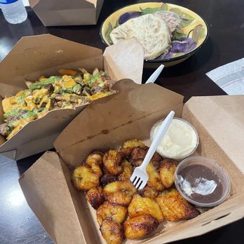 Vchos Truck - Platanos + steak fries - Salvadoran Near Me - Montebello, California Vchos Truck - Platanos + steak fries - Salvadoran Near Me - Montebello, California