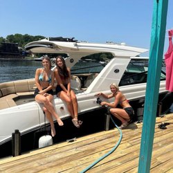 Quicky's Boat Rentals & Gas Dock