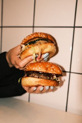 Main Burger by null