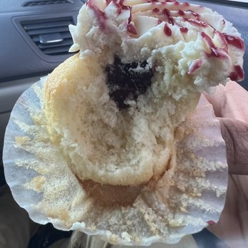 Brooklyn Cupcake - Vanilla Raspberry Cupcake. Really Delicious - Cupcakes Near Me - Brooklyn, New York