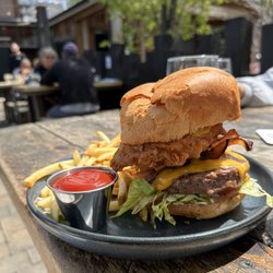 10 Barrel Brewing - West Side Bend - Put a Ring on It Burger