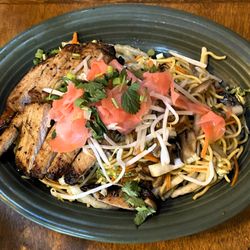 Hilltop Ale House - Soba Salad - a healthy portion - YAY!