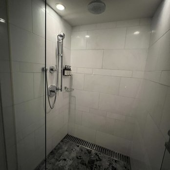 Fairmont Pacific Rim - Shower - Hotels Near Me - Vancouver, British Columbia Fairmont Pacific Rim - Shower - Hotels Near Me - Vancouver, British Columbia