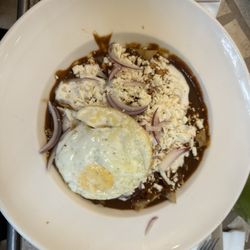 Maque - Chilaquiles de mole