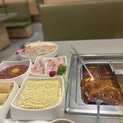Haidilao Hotpot City of Industry - Food is good and service is superb!