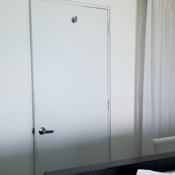 Aire De O:Live - Door to the restroom - Hotels Near Me - Carolina, Puerto Rico Aire De O:Live - Door to the restroom - Hotels Near Me - Carolina, Puerto Rico