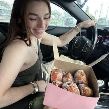 Leonard's Bakery - Bakeries Near Me - Honolulu, Hawaii