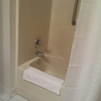 Comfort Inn Muscatine Near Hwy 61 - Spotless tub - Hotels Near Me - Muscatine, Iowa Comfort Inn Muscatine Near Hwy 61 - Spotless tub - Hotels Near Me - Muscatine, Iowa