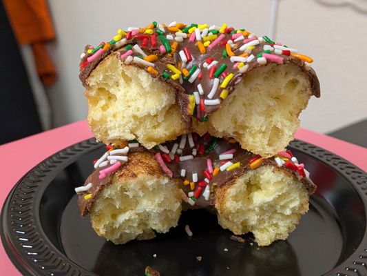 Ronald's Donuts by null