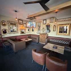 Cashmere Cricket - Lounge in the back