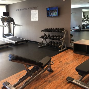 Fairfield by Marriott Inn & Suites Palm Desert Coachella Valley - Dumbells - Hotels Near Me - Palm Desert, California