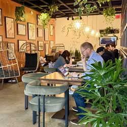 Cafe Conmigo - Cranberry - Plenty of seating
