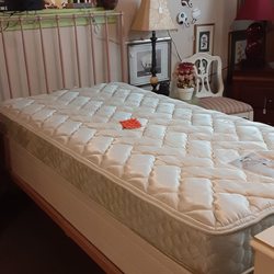 Wandas Thrift Store -