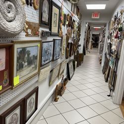Emiline's Antiques & Collectibles Mall - Hallway