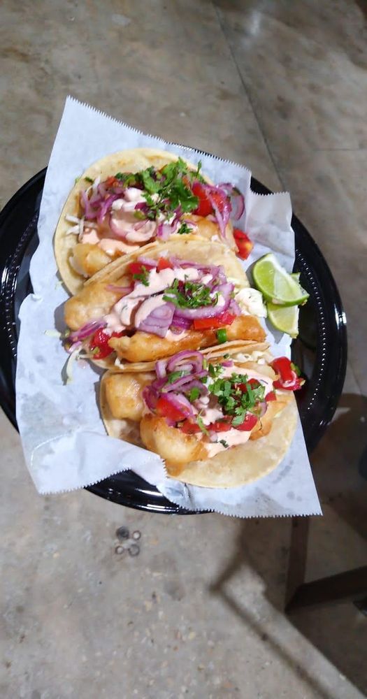 M&J KITCHEN and Postreria Logo