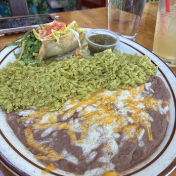 Su Casa Bar and Grill - My Fiancée's Crispy Beef Taco, With Rice And Beans. - Mexican Near Me - Paso Robles, California Su Casa Bar and Grill - My Fiancée's Crispy Beef Taco, With Rice And Beans. - Mexican Near Me - Paso Robles, California