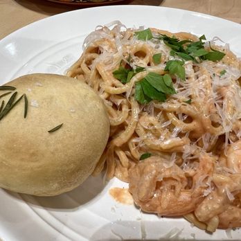 Cucina Moon - Garlic shrimp tomato cream sauce - Pasta Shops Near Me - Honolulu, Hawaii