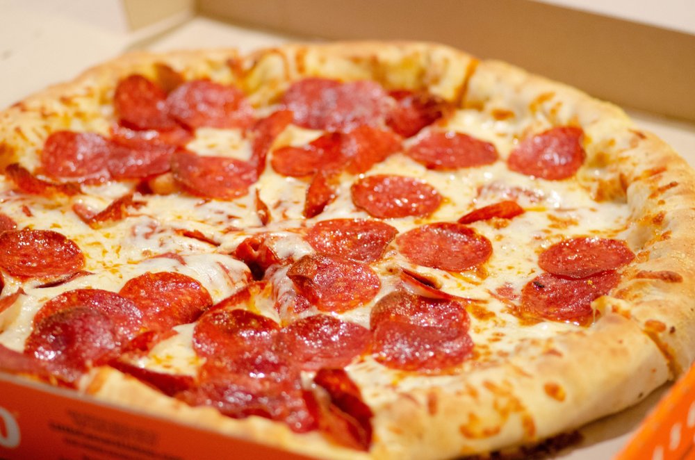 MOMO Pizza Fried Chicken Logo