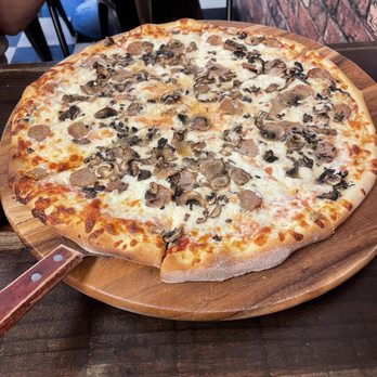 EMILIO’S ITALIAN PIZZERIA - Updated December 2025 - 123 Photos & 146 ...