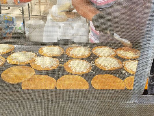 Los Originales Tacos de Birria by null