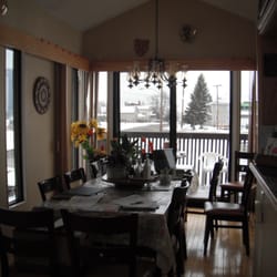 Bed & Breakfast Calgary City View - Just enjoy the best relaxing view
from city lights and Rockies