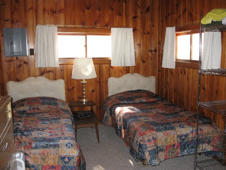 COLE’S LAKEFRONT COTTAGES Guest House in Oscoda, Michigan at 4507 Van