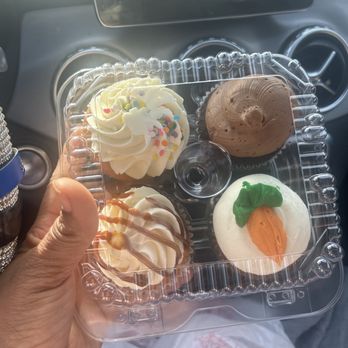 Hansen's Cakes - Regular sized cupcakes only $2 - Cupcakes Near Me - Los Angeles, California Hansen's Cakes - Regular sized cupcakes only $2 - Cupcakes Near Me - Los Angeles, California