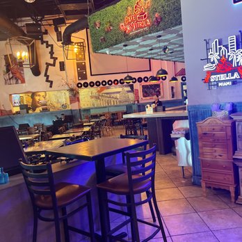 Cafe Mi Vitrola - Main eating area - Dance Clubs Near Me - Miami Lakes, Florida