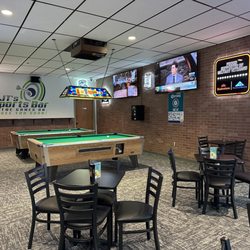 Jt's Sports Bar - Pool tables