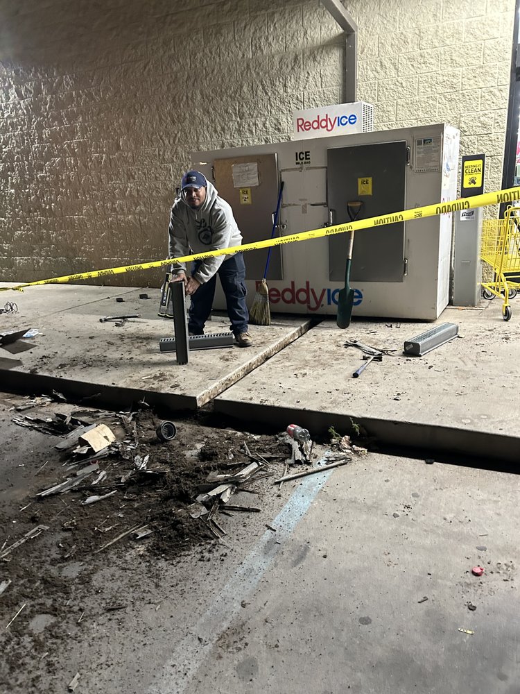 Slide of Handyman services by Abel Cruz